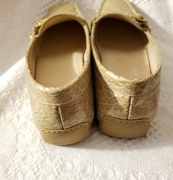 Stuart Weitzman 8 M beige patent driving loafer - Picture 3 of 7